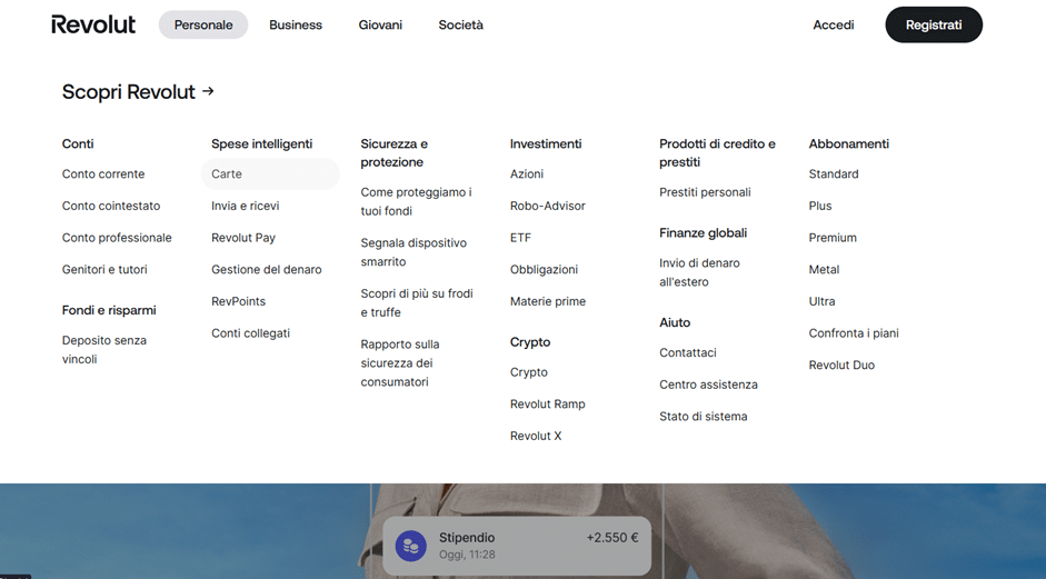 Uno screenshot della home page di Revolut Italia che mostra il menu "Personale" e la selezione della categoria "Carte" per visualizzare i piani disponibili.